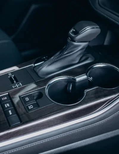 Intérieur de voiture propre après nettoyage professionnel