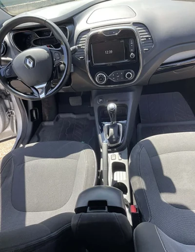 Voiture impeccable après un nettoyage intérieur par Volt Clean en Picardie